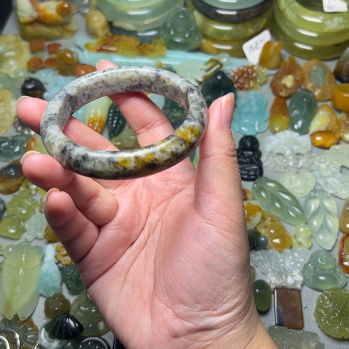 蛇纹石玉未镶嵌微瑕