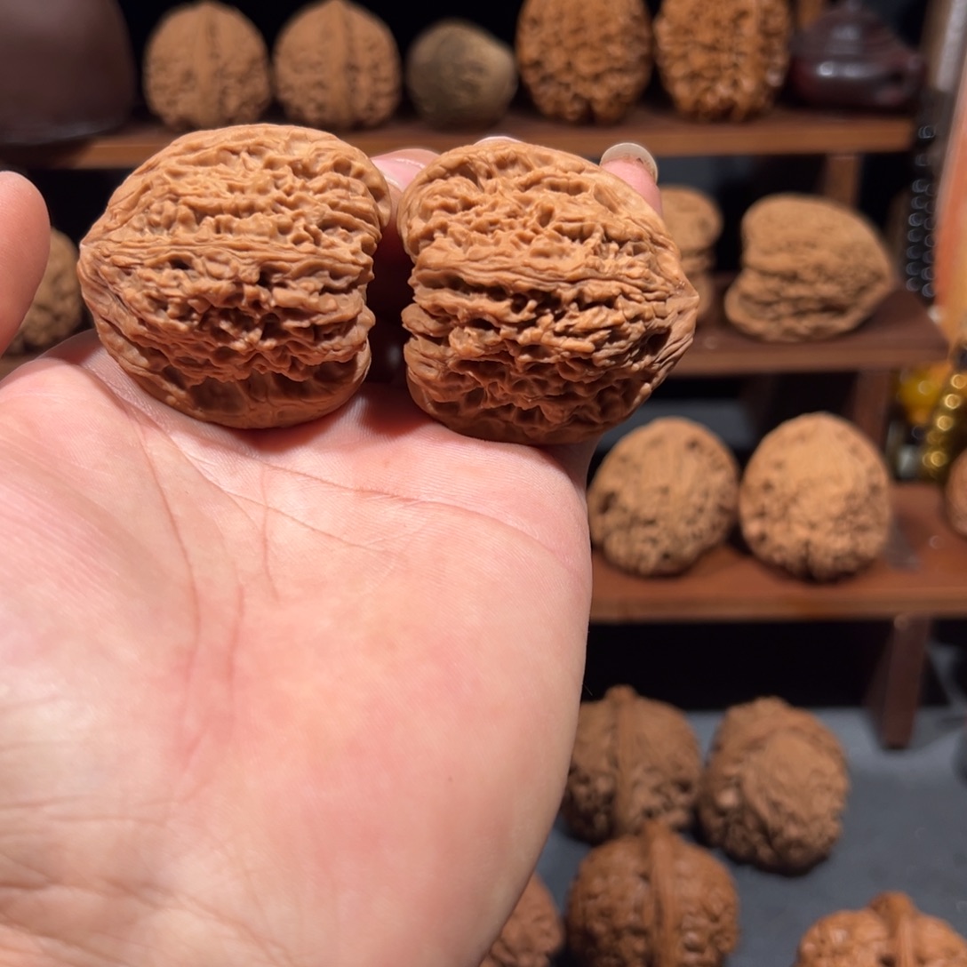 文玩核桃吊坠南疆石拉丝异形44全品