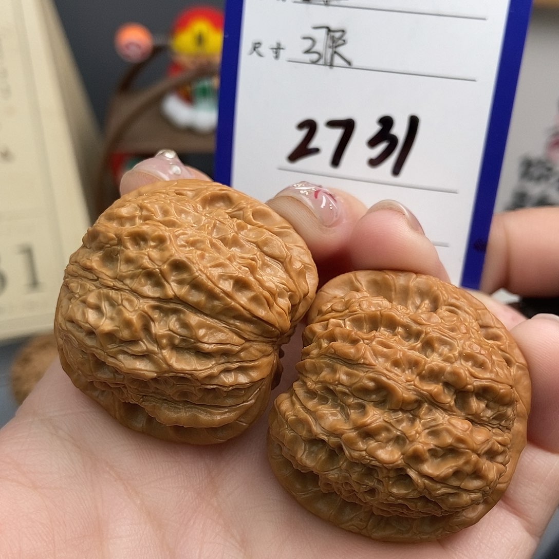 文玩核桃吊坠37血麒麟