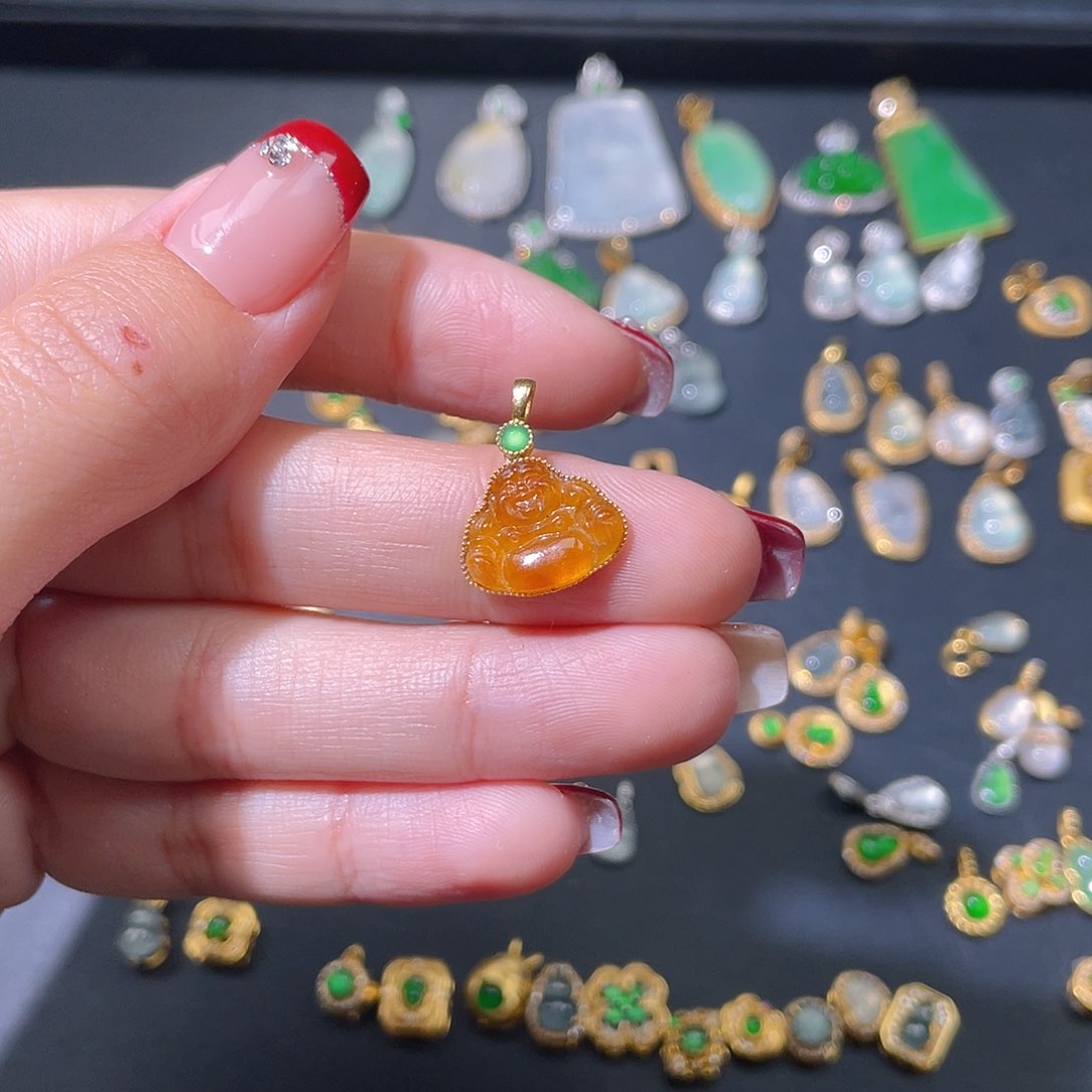 翡翠颈饰18K金镶嵌吊坠