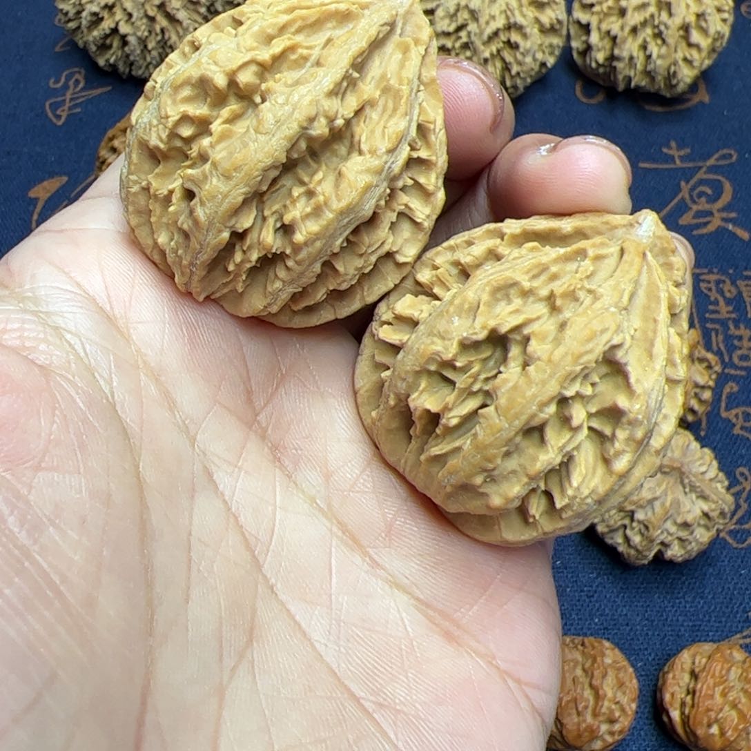 文玩核桃把件@****?秦岭野生植物核桃