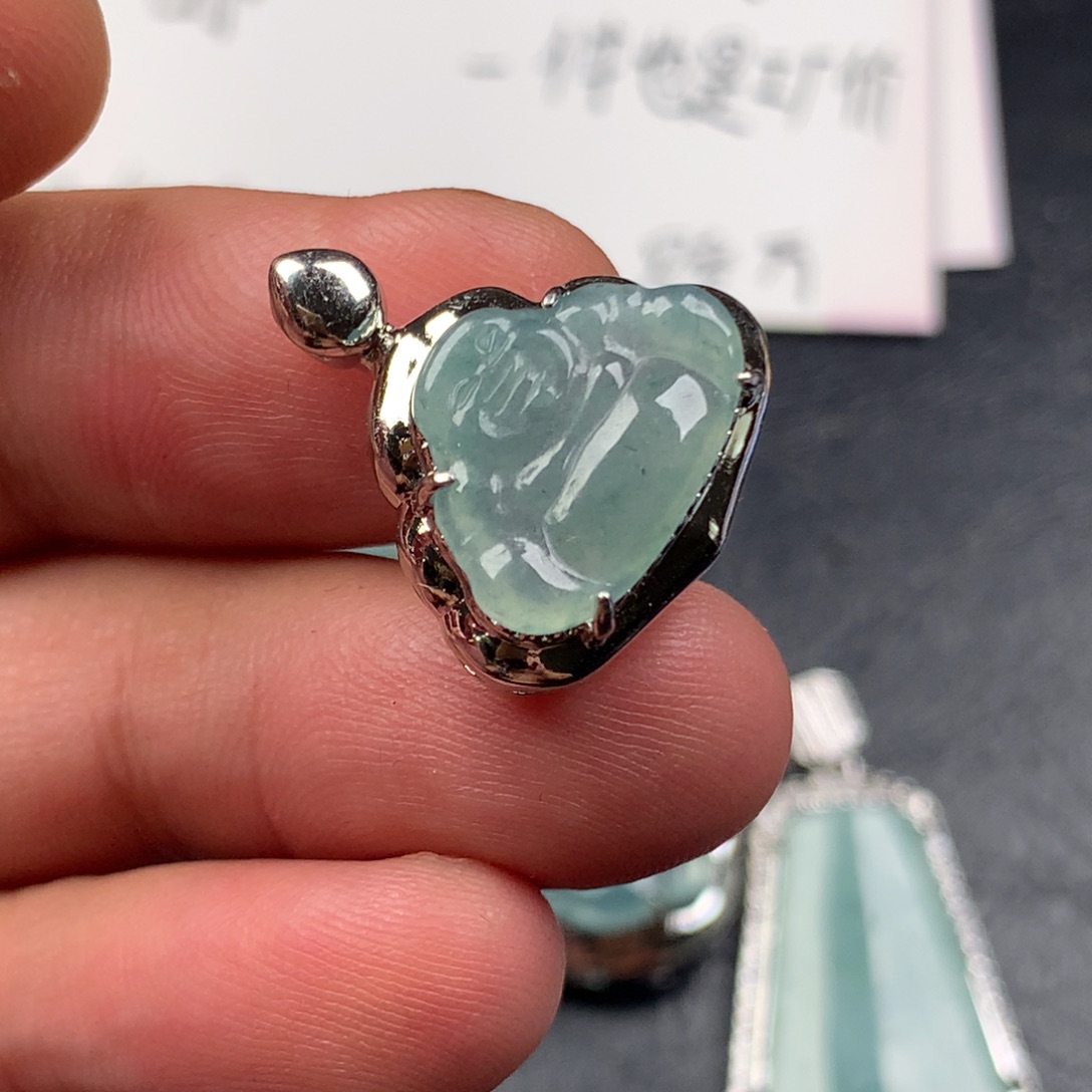 翡翠未镶嵌颈饰小佛公