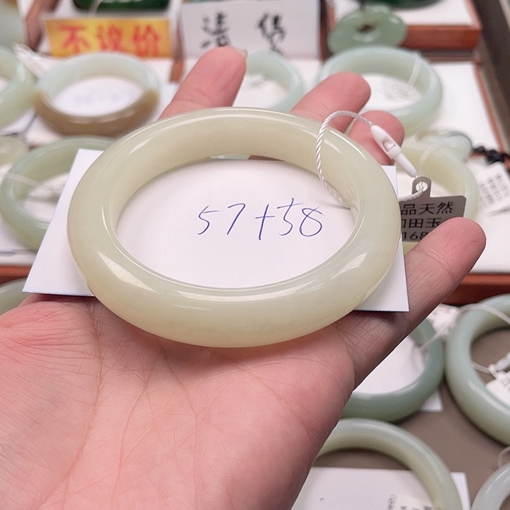 未镶嵌手镯和田玉