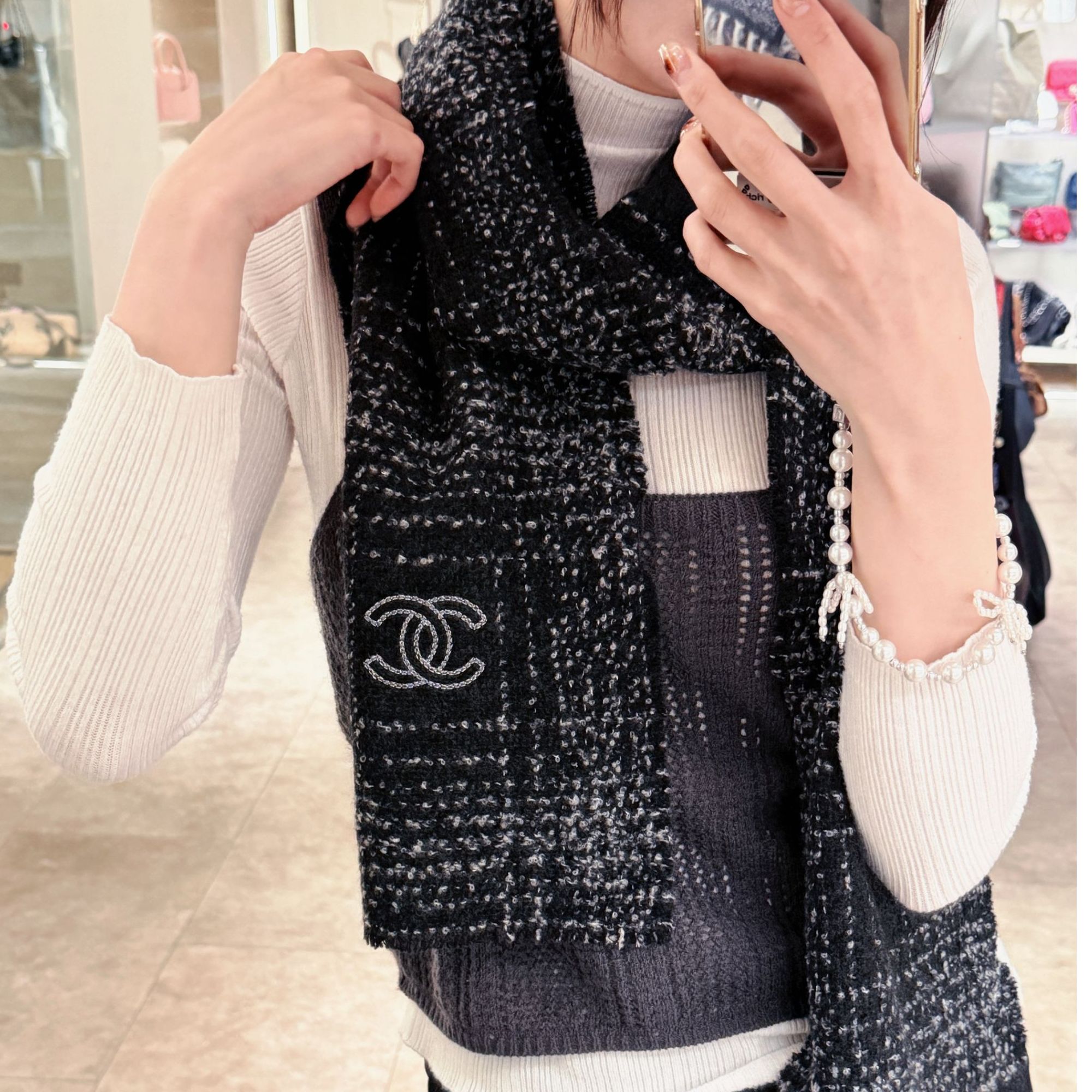 未使用 Chanel/香奈儿 Azul-25k深灰色格纹羊绒围巾/53758
