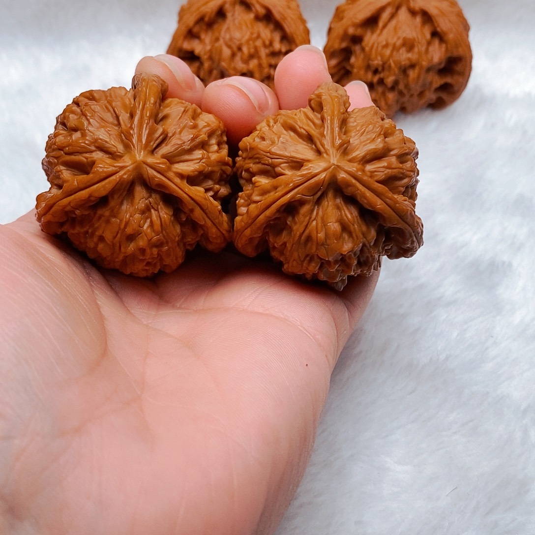 蒋***功文玩核桃吊坠三棱