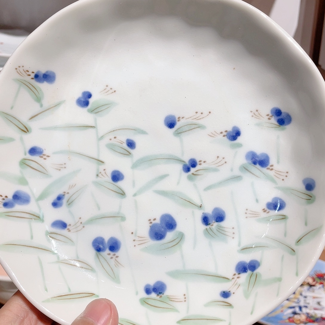 橘吉底款手捏胎满手绘釉下青花深盘