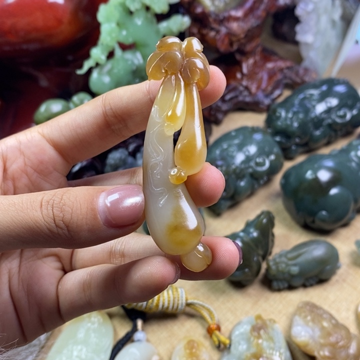 和田玉（糖玉）未镶嵌颈饰