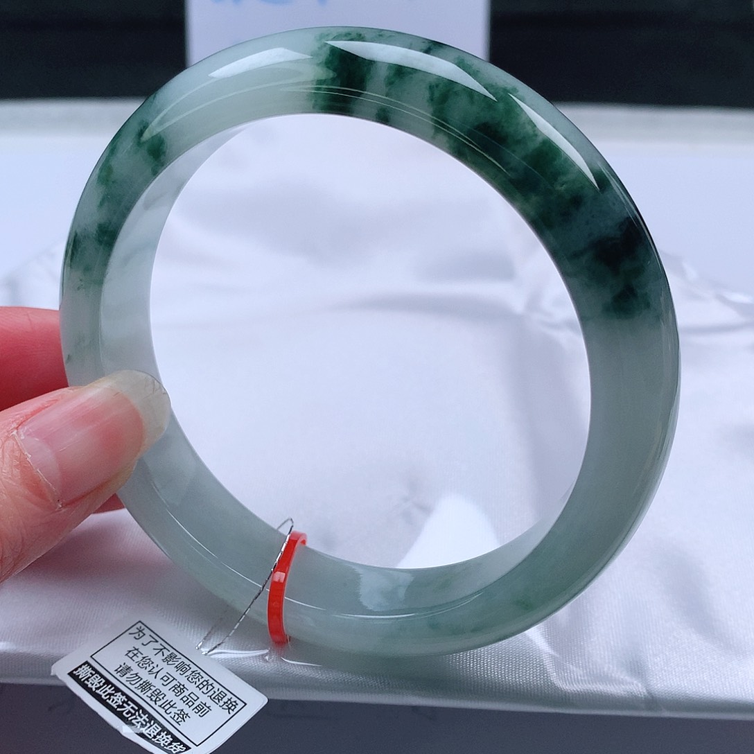 翡翠手镯未镶嵌61圈