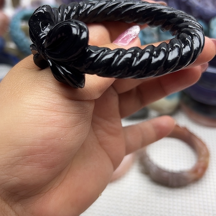 石英质玉手镯未镶嵌