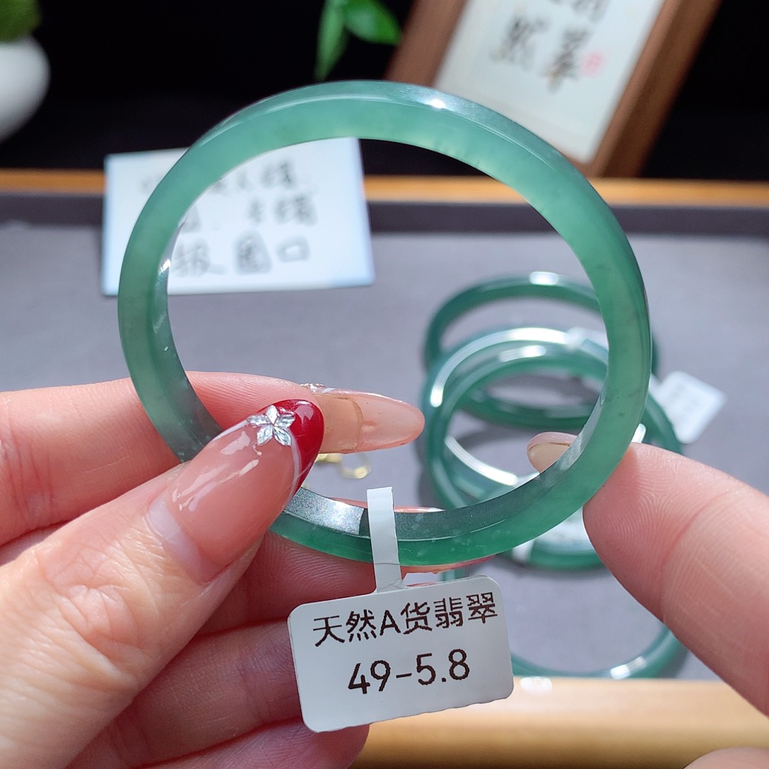 翡翠手镯（圆镯）未镶嵌