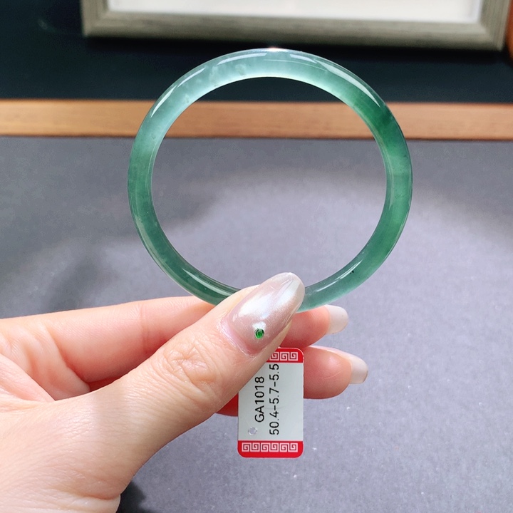 翡翠手镯未镶嵌天然翡翠手镯