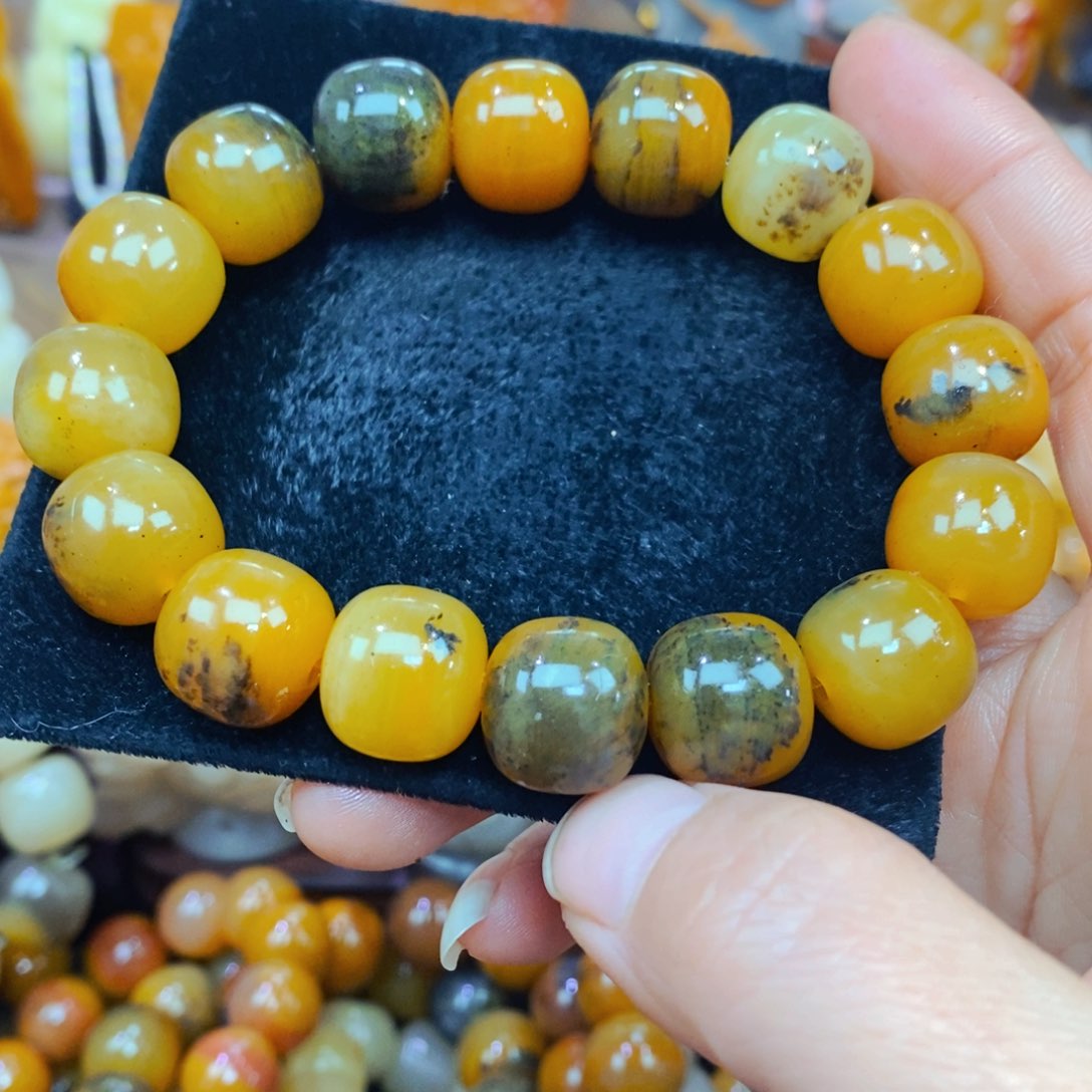 未镶嵌石英质玉（黄龙玉）颈饰