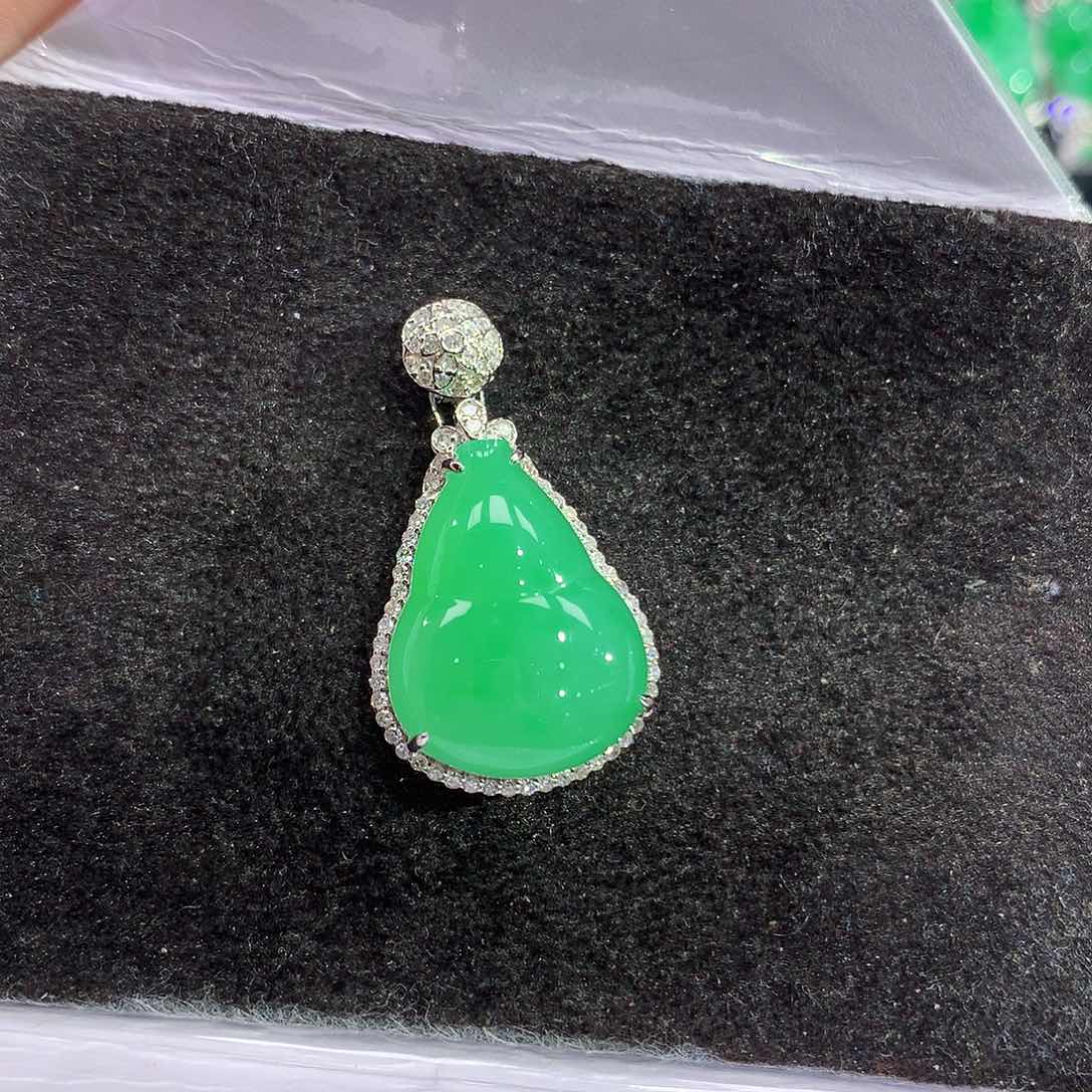 翡翠18K金镶嵌吊坠(赠链)