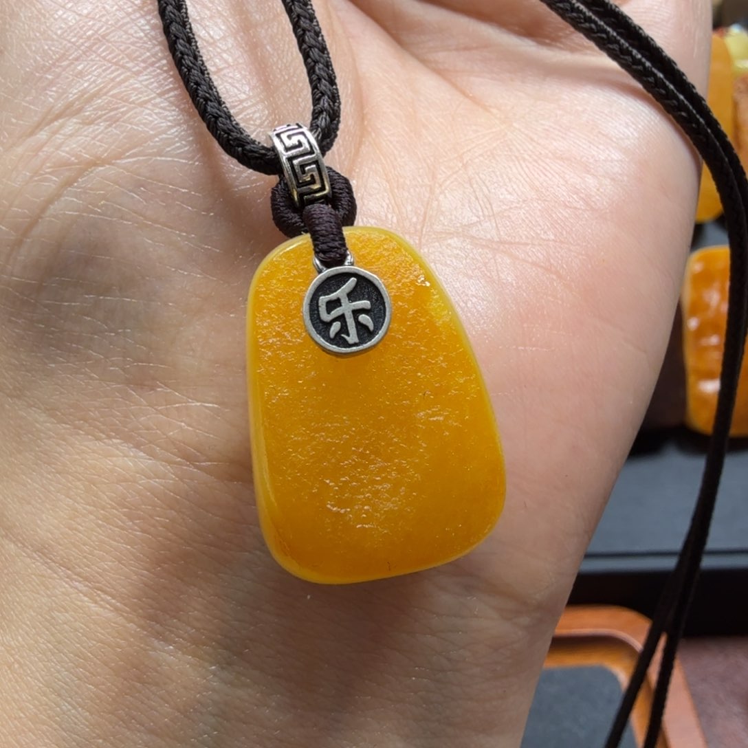 琥珀吊坠(赠链)未镶嵌