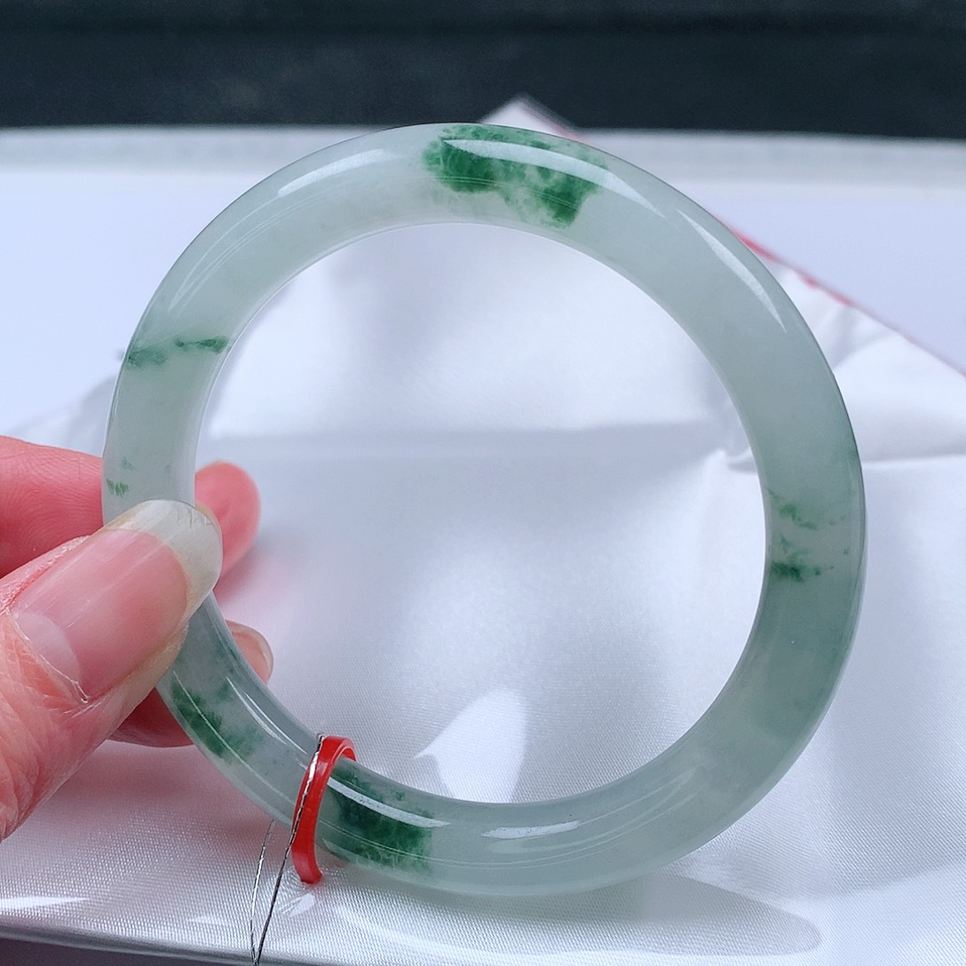 翡翠手镯未镶嵌53圈