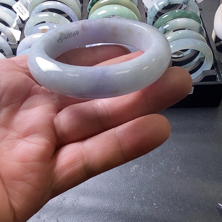 翡翠未镶嵌手镯4、正