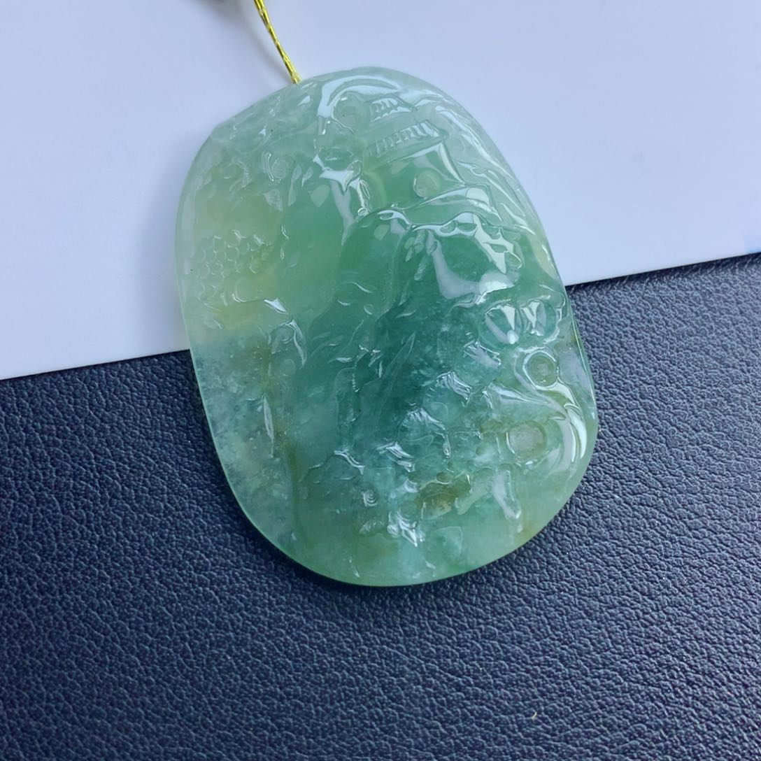 翡翠颈饰未镶嵌山水牌
