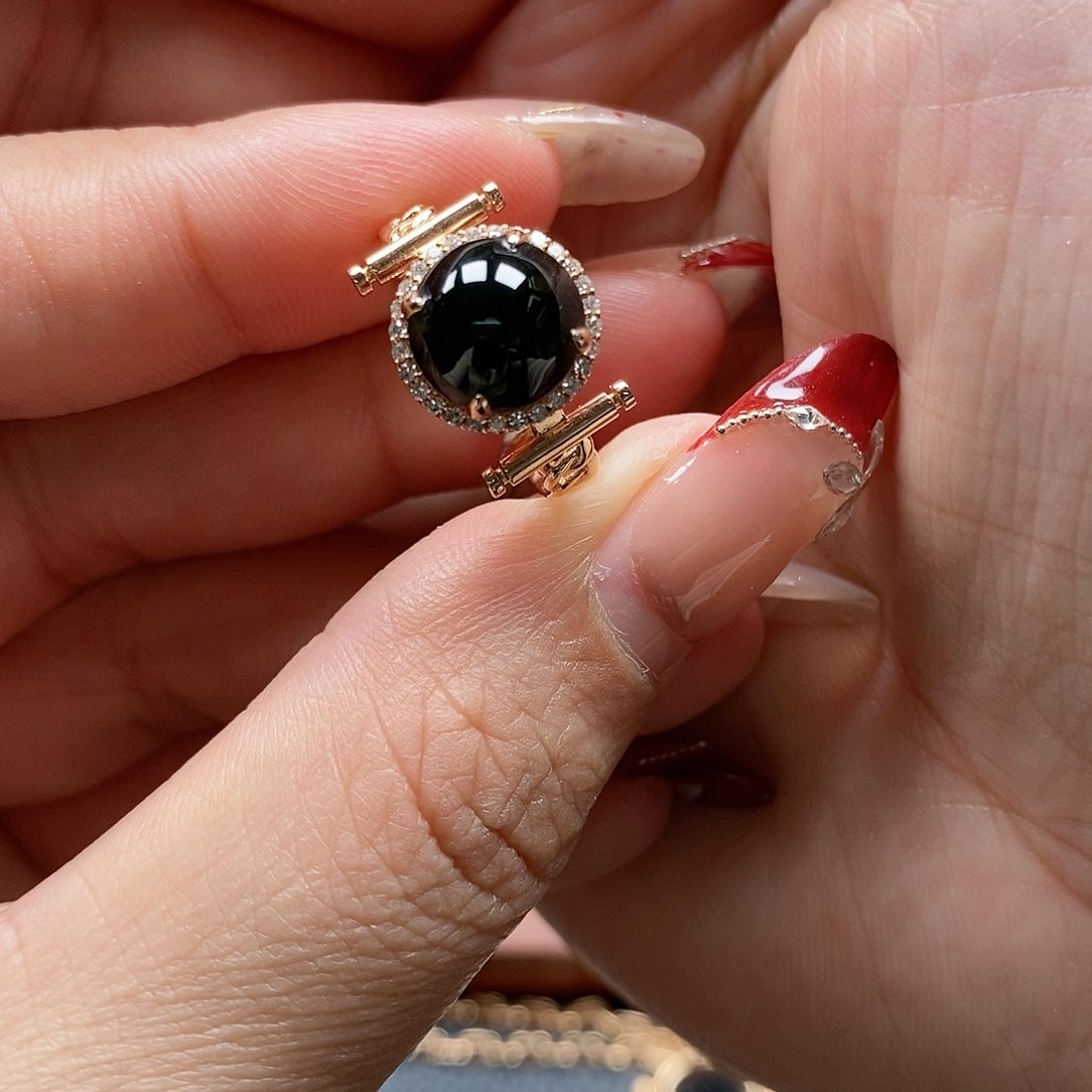 翡翠戒指18K金镶嵌墨翠