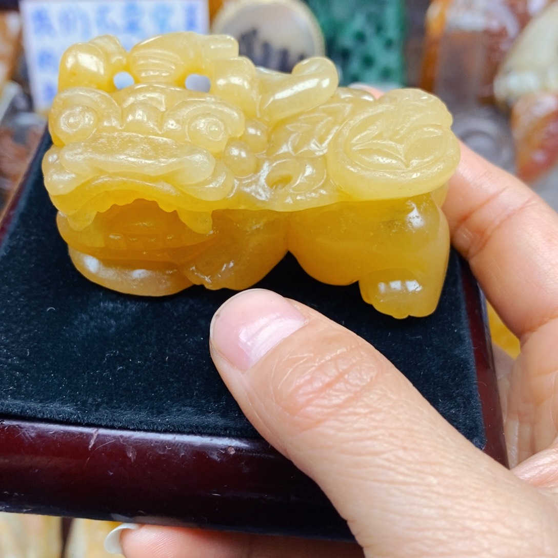 石英质玉（黄龙玉）未镶嵌颈饰
