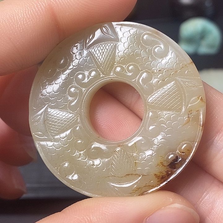 和田玉（糖玉）车挂未镶嵌不*楼