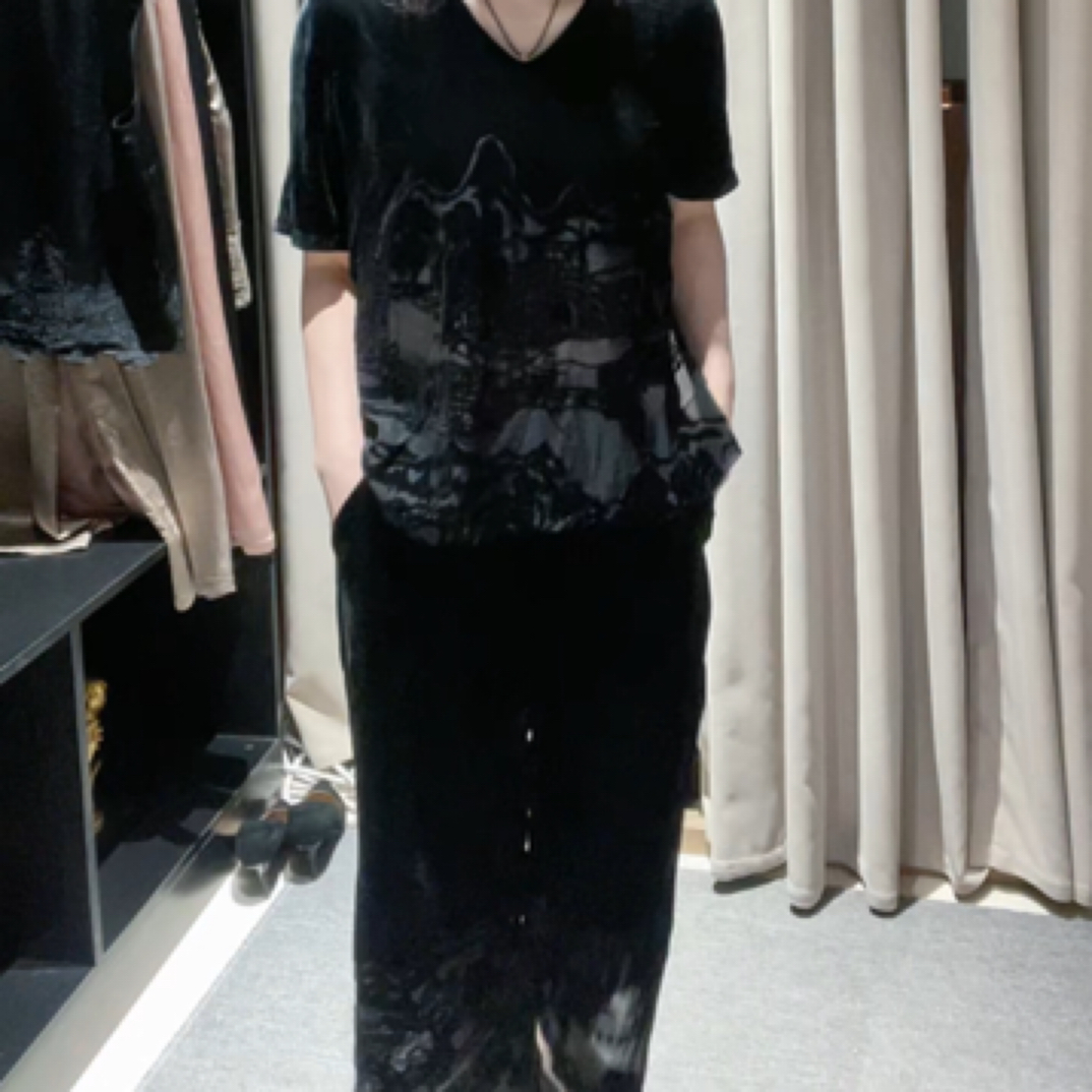 夏季薄款冰丝金丝绒烧花拼接套装，高品质女人范十足V领设计，