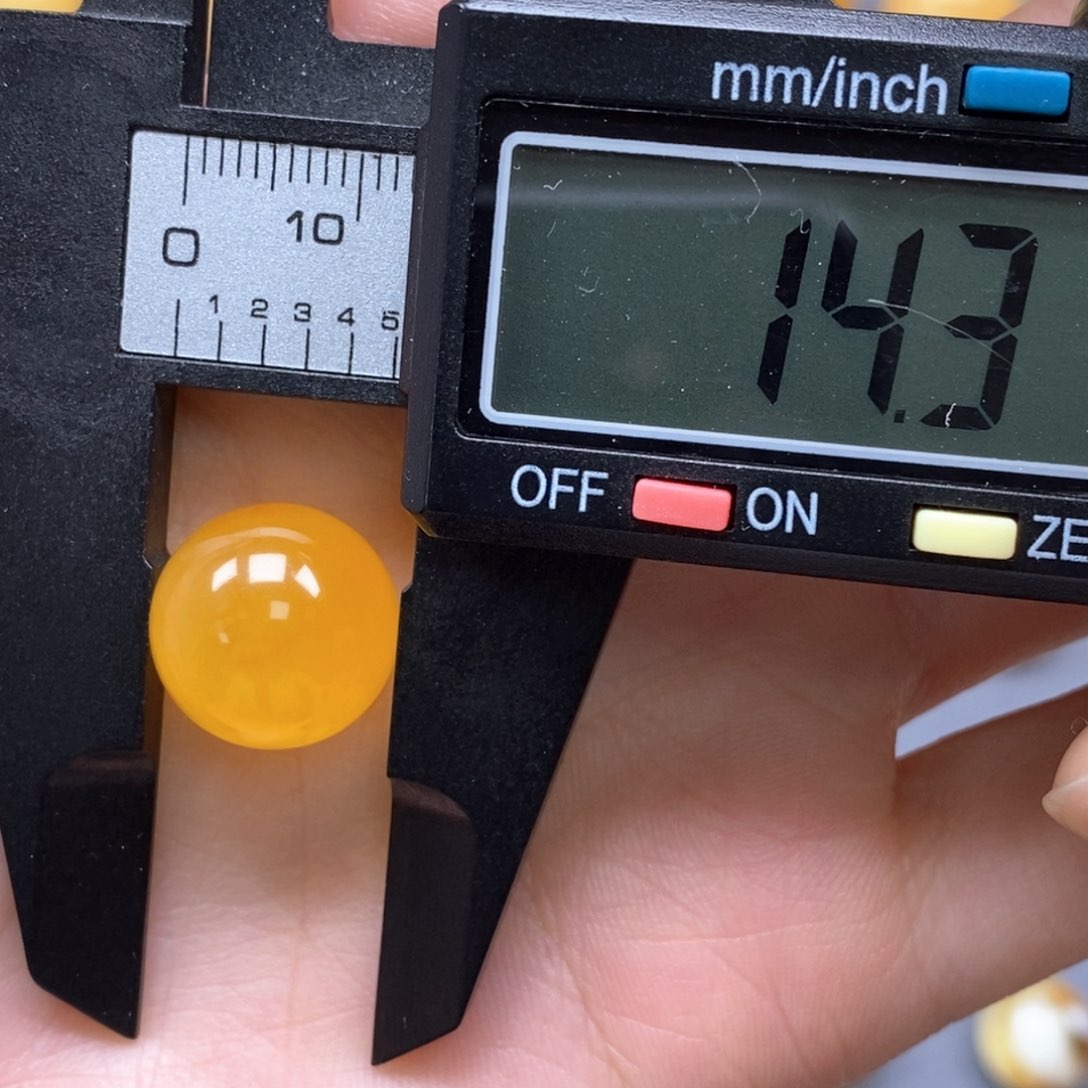 未镶嵌琥珀裸石纯天然