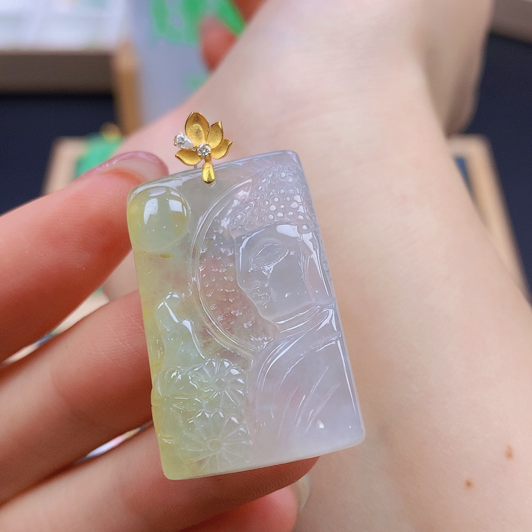 翡翠18K金镶嵌颈饰翡翠