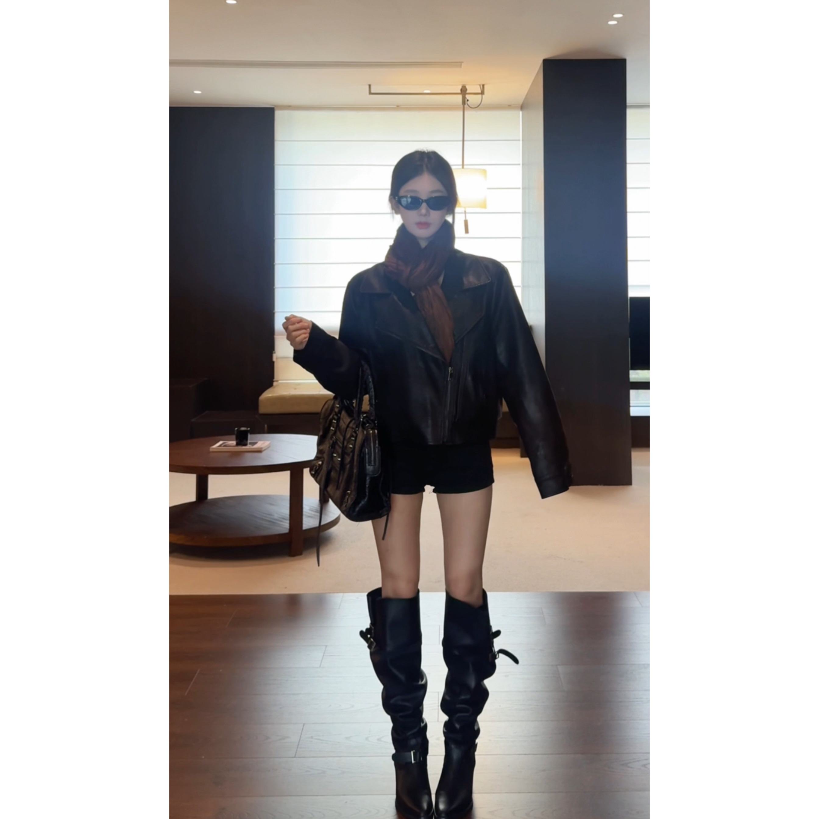 LELEPENG 黑色复古设计感不规则短外套秋冬拉链夹克皮衣女2524518