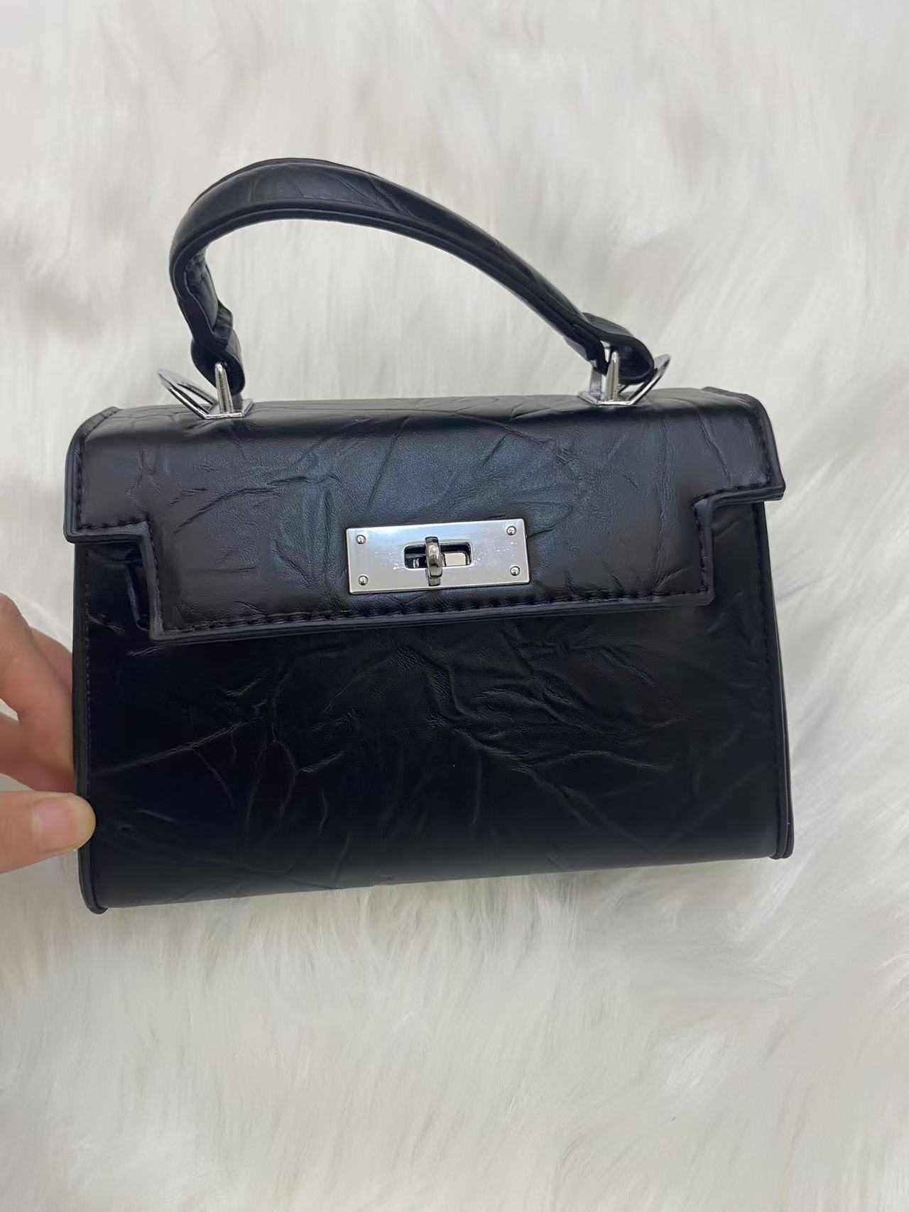 【新品】韩式扣式小众小方包经典肩包斜挎包简约风单肩法式