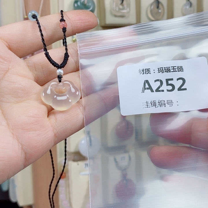 糕***宝未镶嵌颈饰玛瑙/玉髓