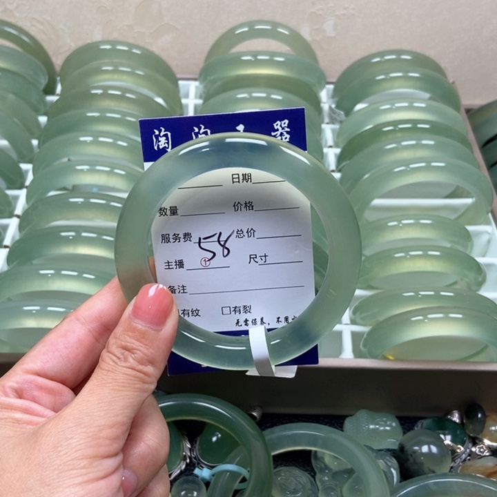 蛇纹石玉未镶嵌手镯小*月