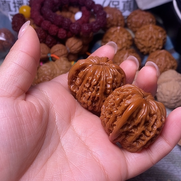 昆***文玩核桃吊坠        