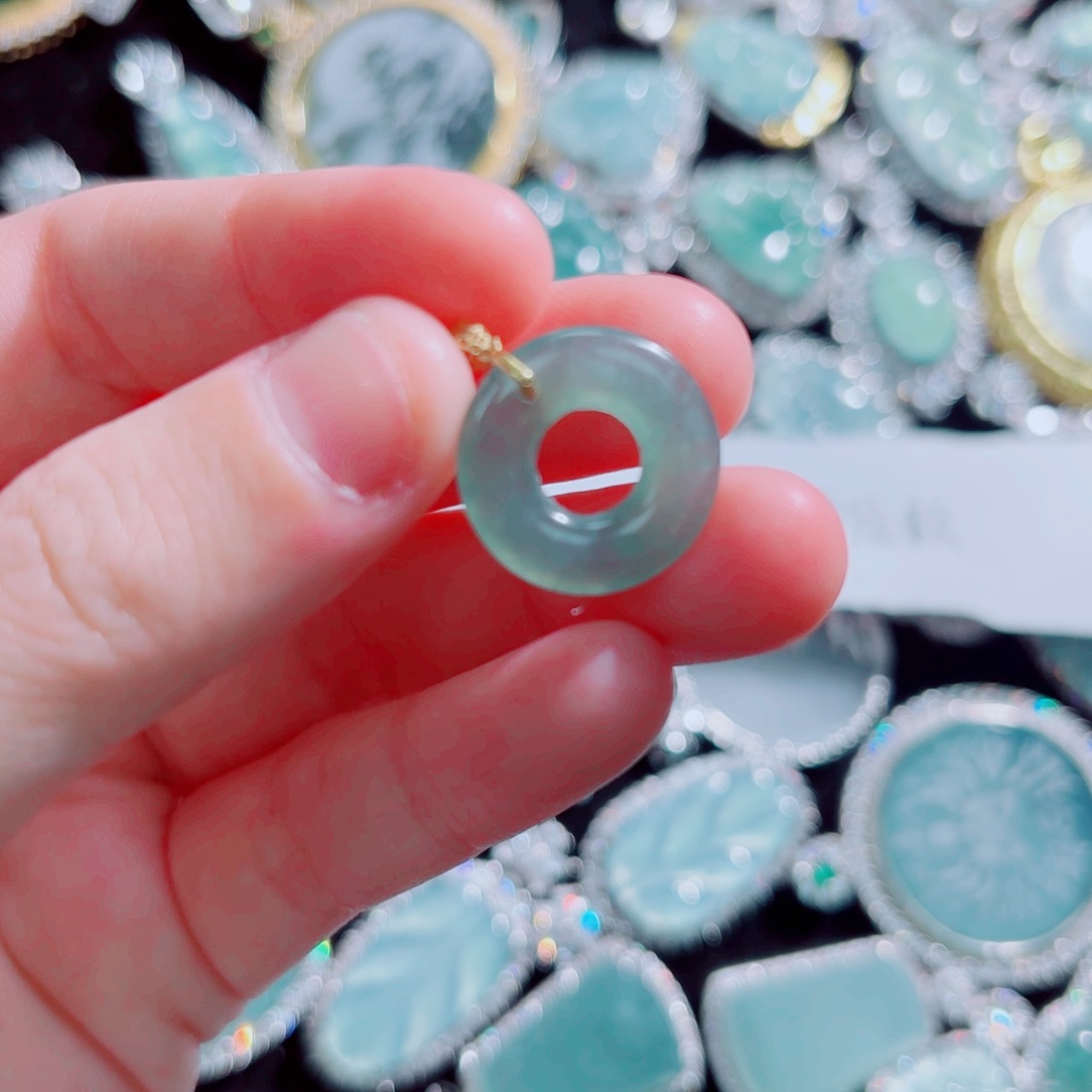 翡翠颈饰未镶嵌甜甜圈