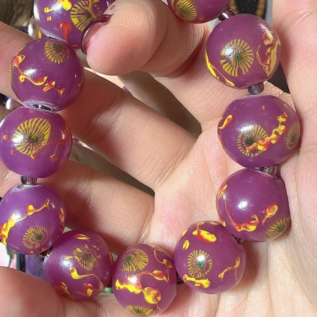 玻璃颈饰老琉璃的故事是什么呢我的故事是