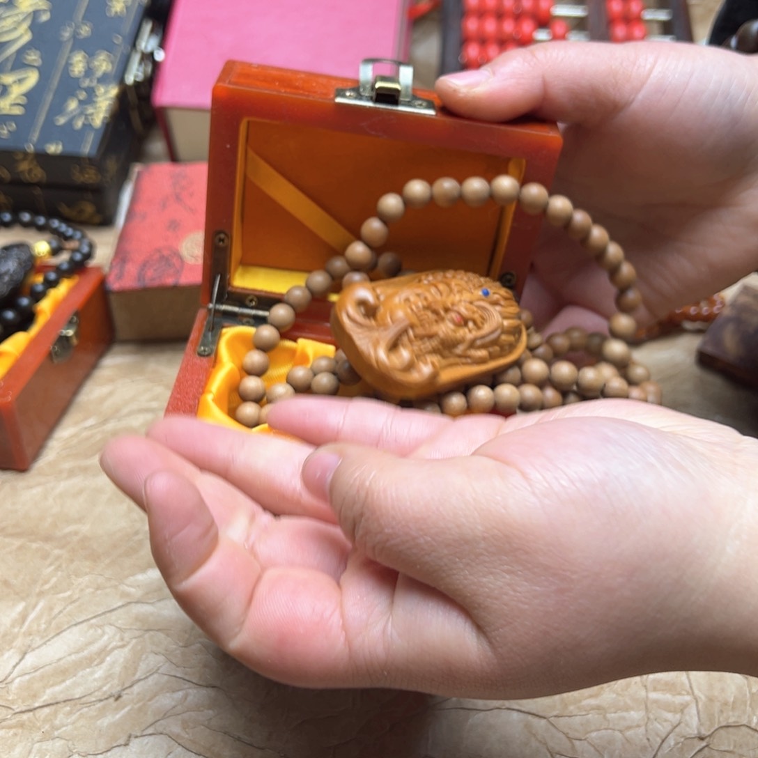 大叶紫檀（黑酸枝木类）