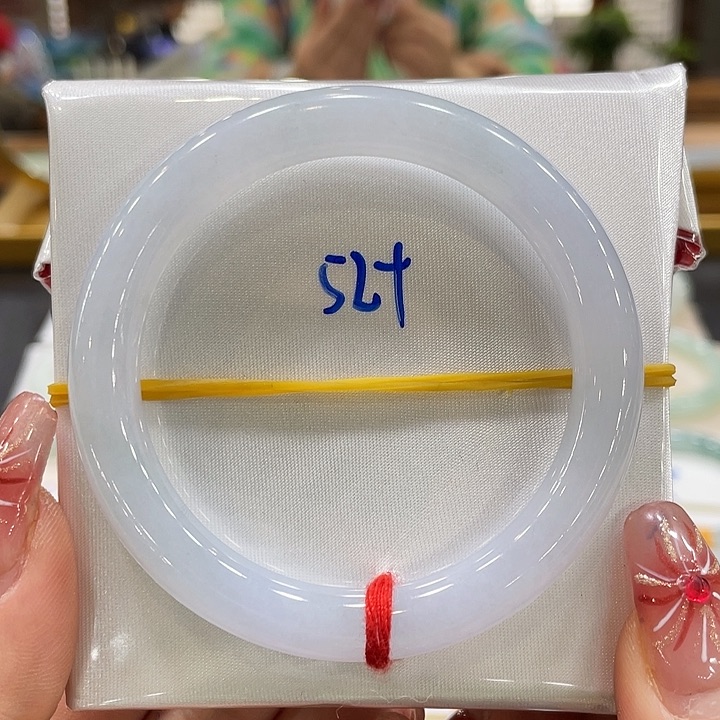 翡翠手镯未镶嵌翡翠手镯