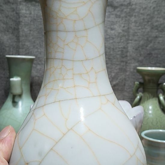 山***川哥窑月牙白单瓶一个