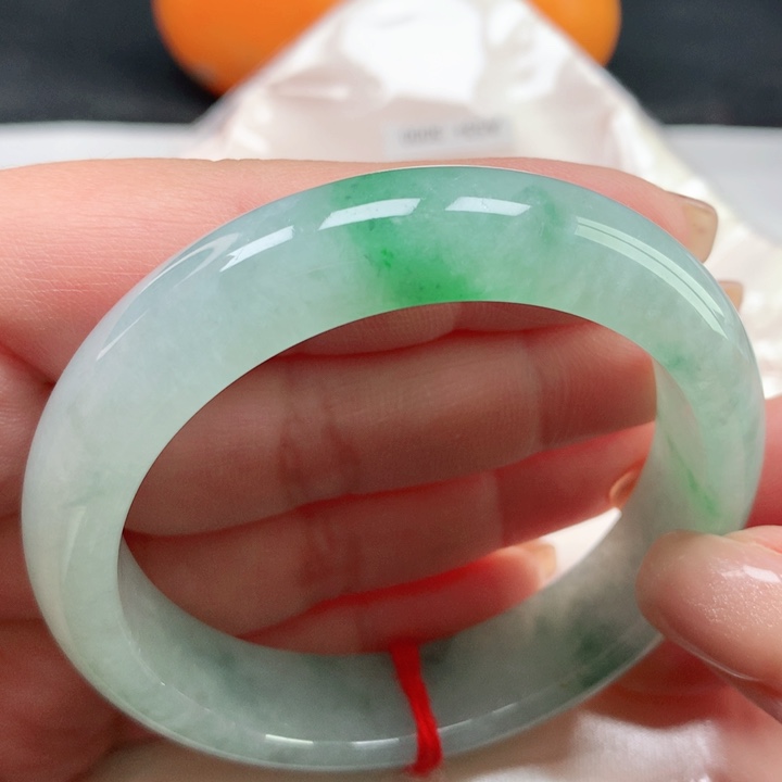 翡翠手镯未镶嵌冰绿飘花5253