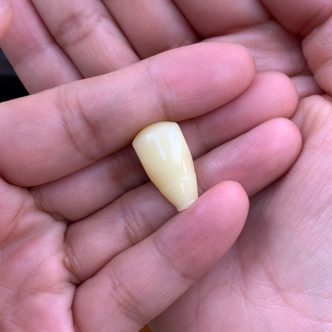 未镶嵌琥珀裸石夜**士蜜蜡