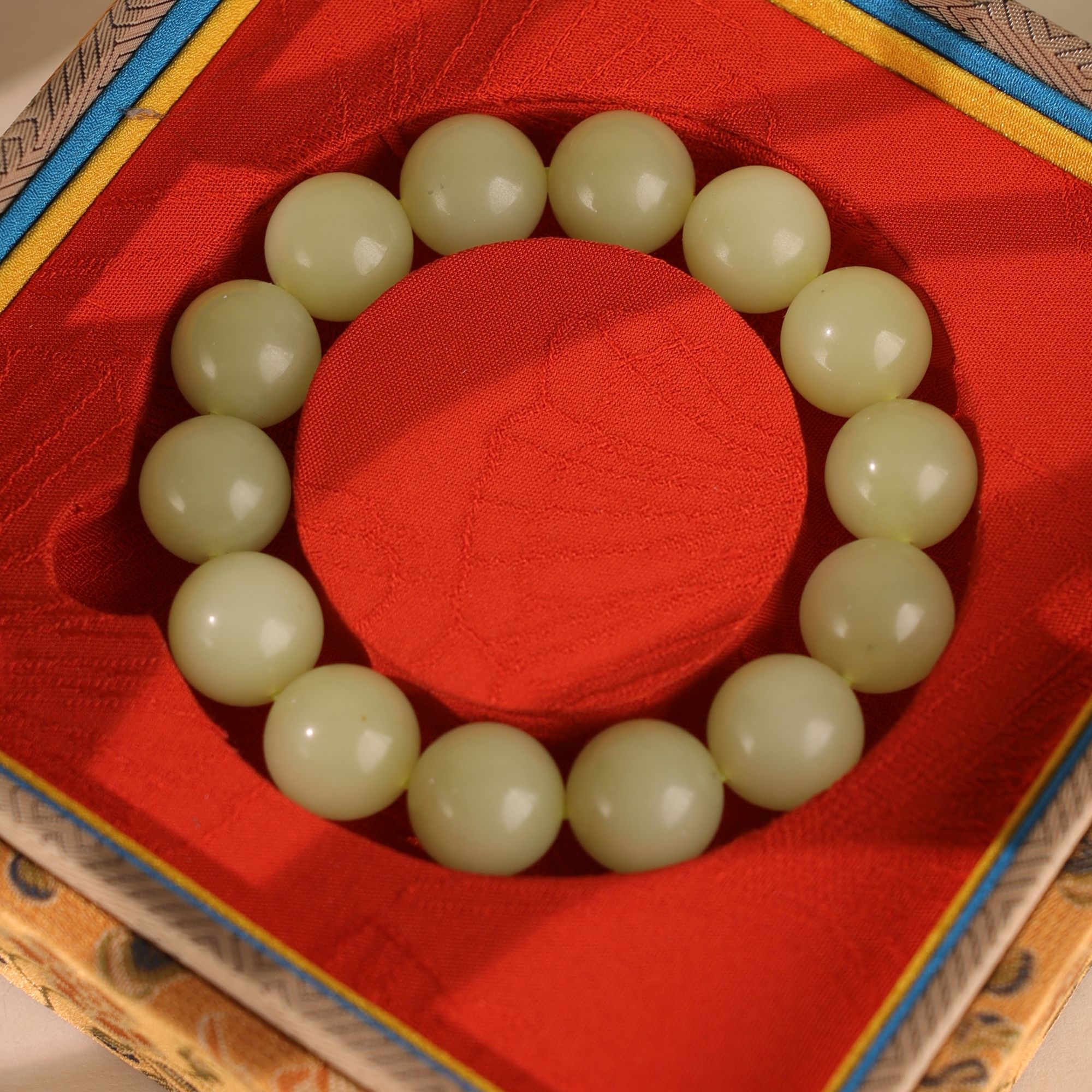 ZJ461二十世纪和田玉黄口手串