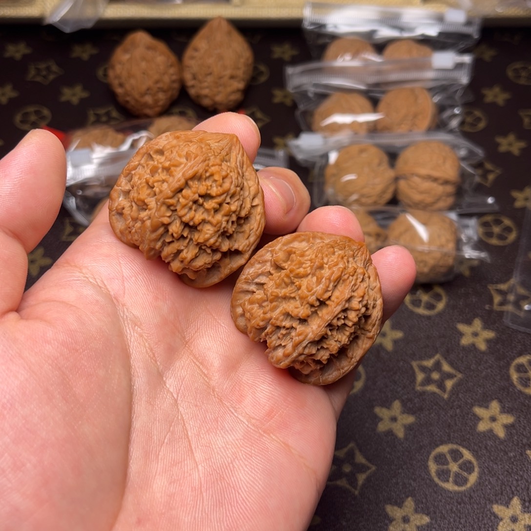 J****把件文玩核桃全品39尺满天星