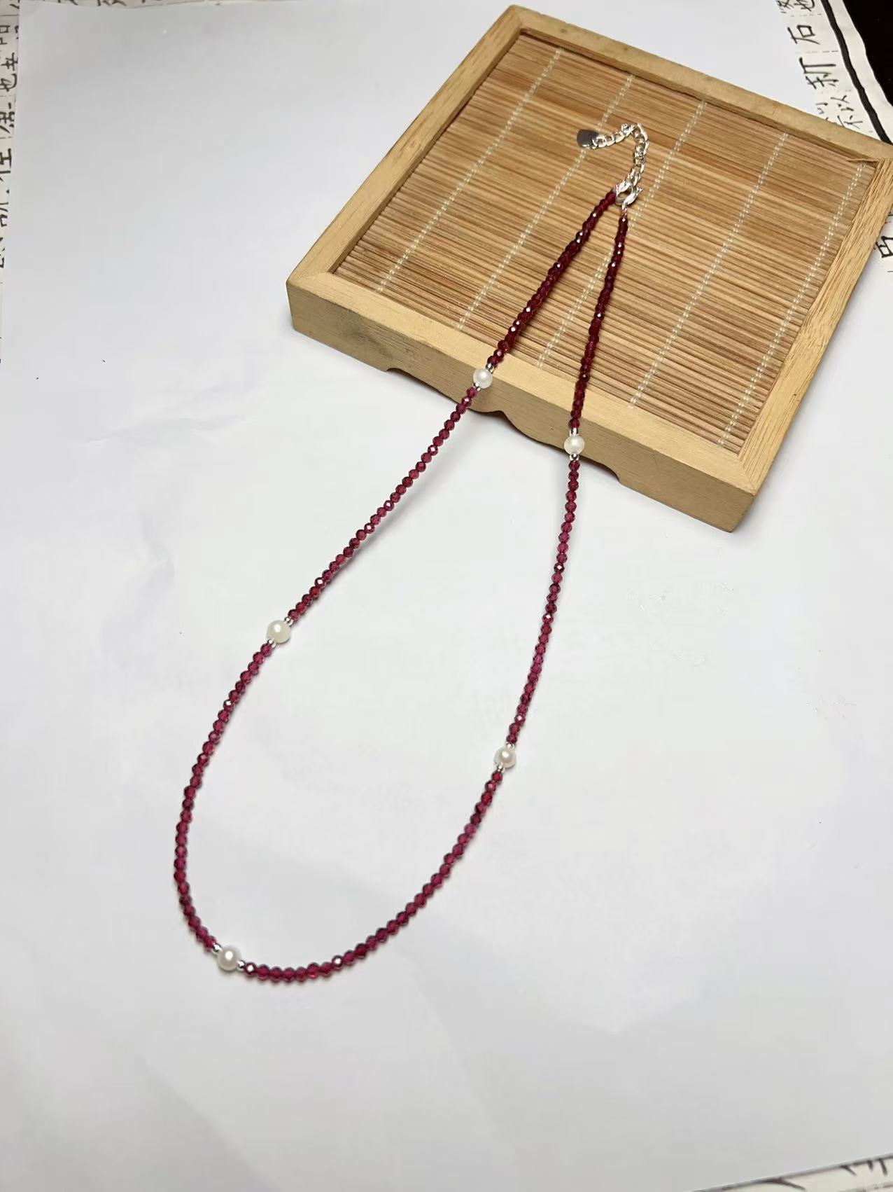 04-622 切面石榴石小米珠锁骨链（拍一发一 多样性发货）