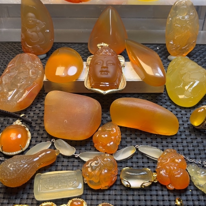 丽***品石英质玉未镶嵌旦面