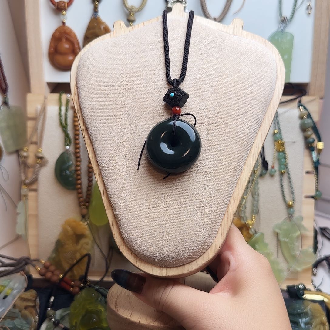 喵***恙蛇纹石玉合金颈饰