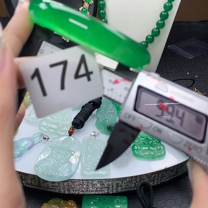 翡翠吊坠(不含链)未镶嵌