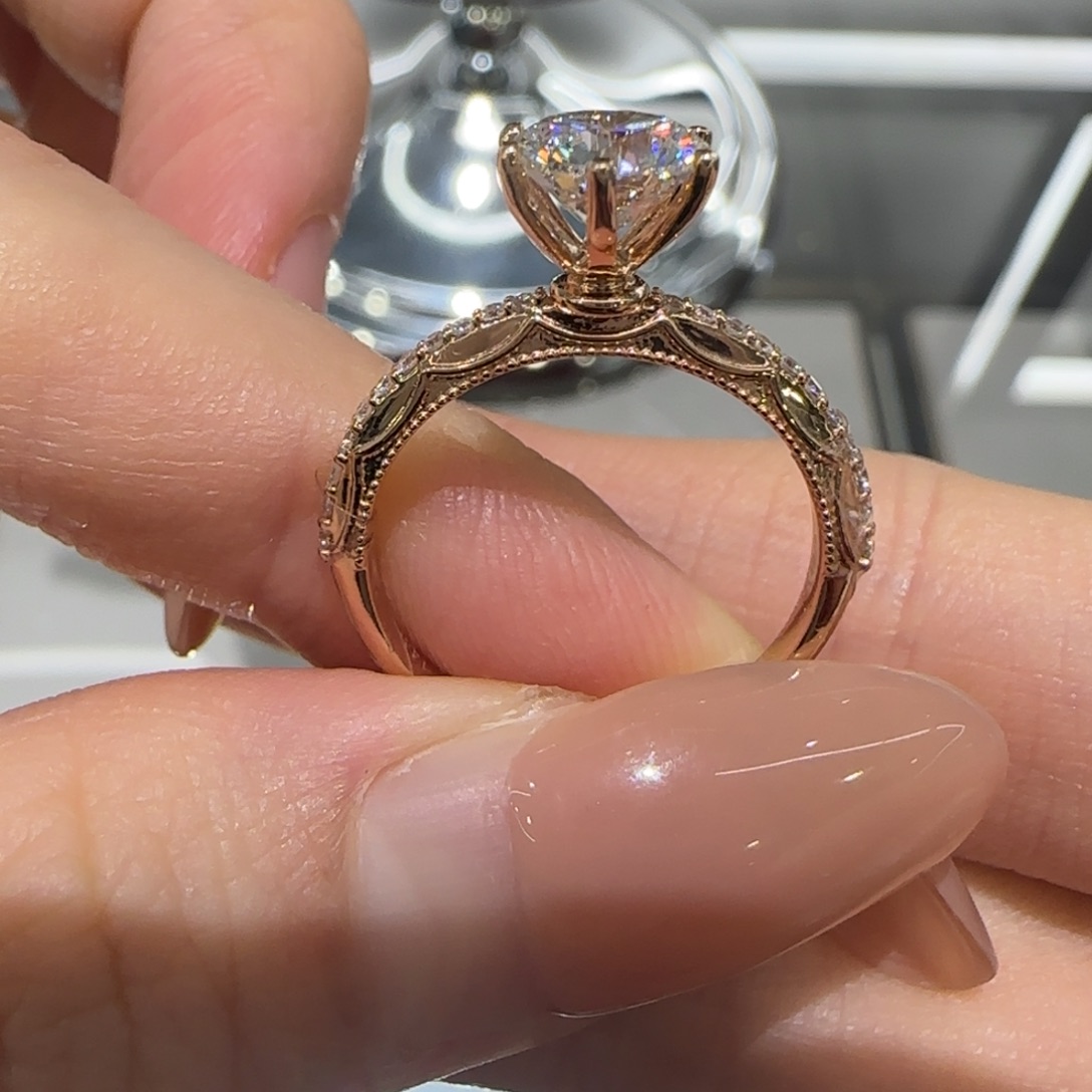 实验室培育钻石18K金镶嵌1卡婚纱设计款