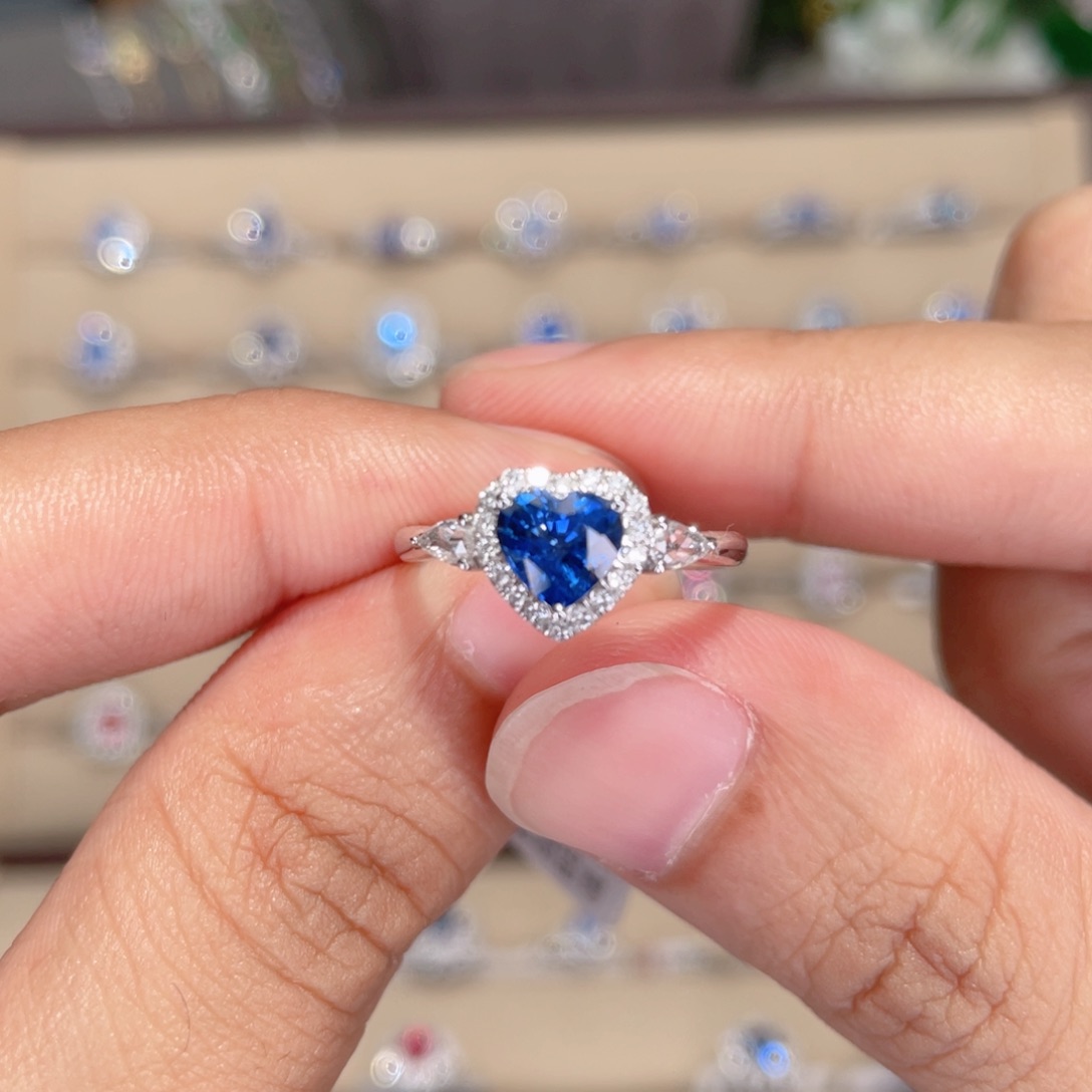 蓝宝石戒指18K金镶嵌1.17ct 皇家蓝