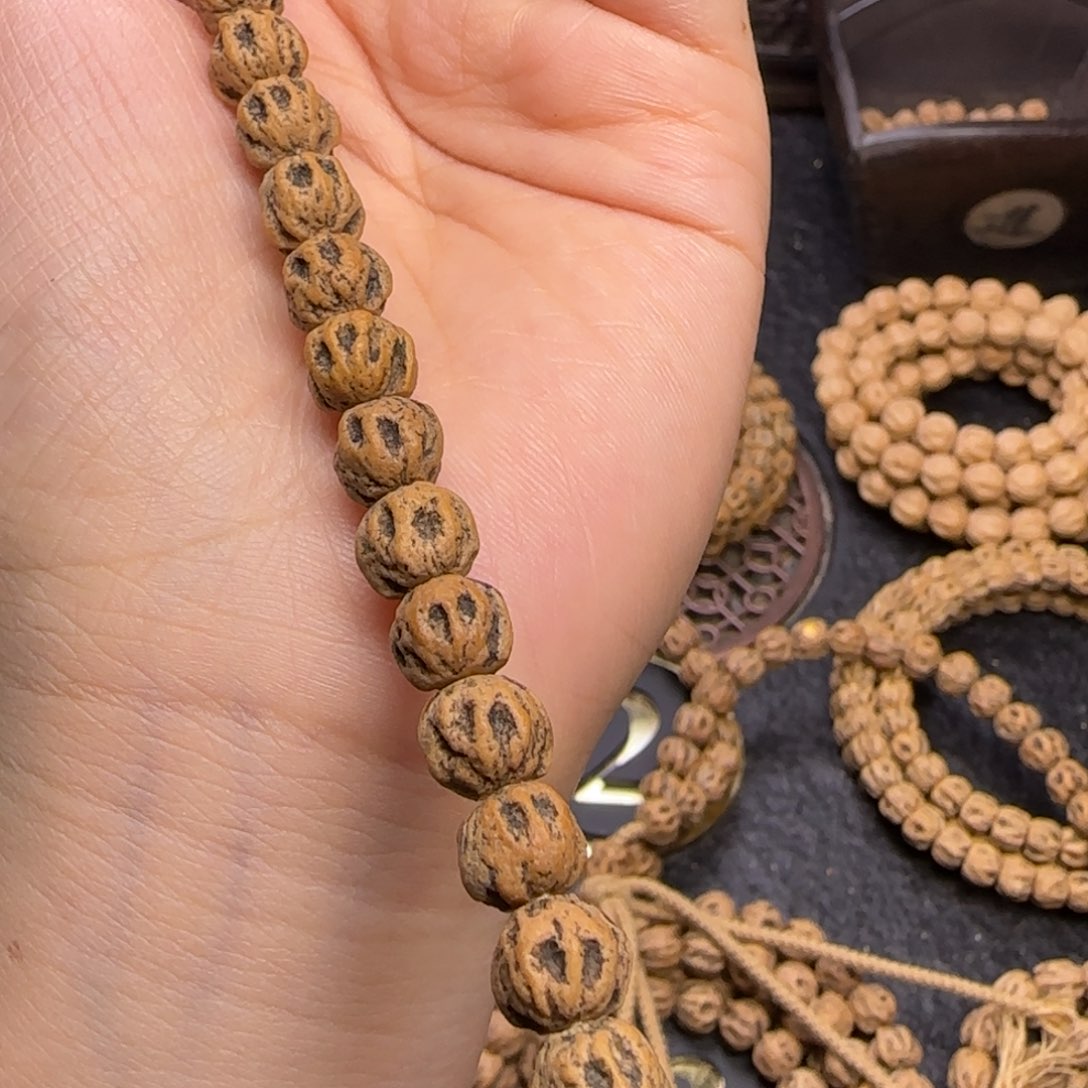 柏香籽/百香籽吊坠长***鱼