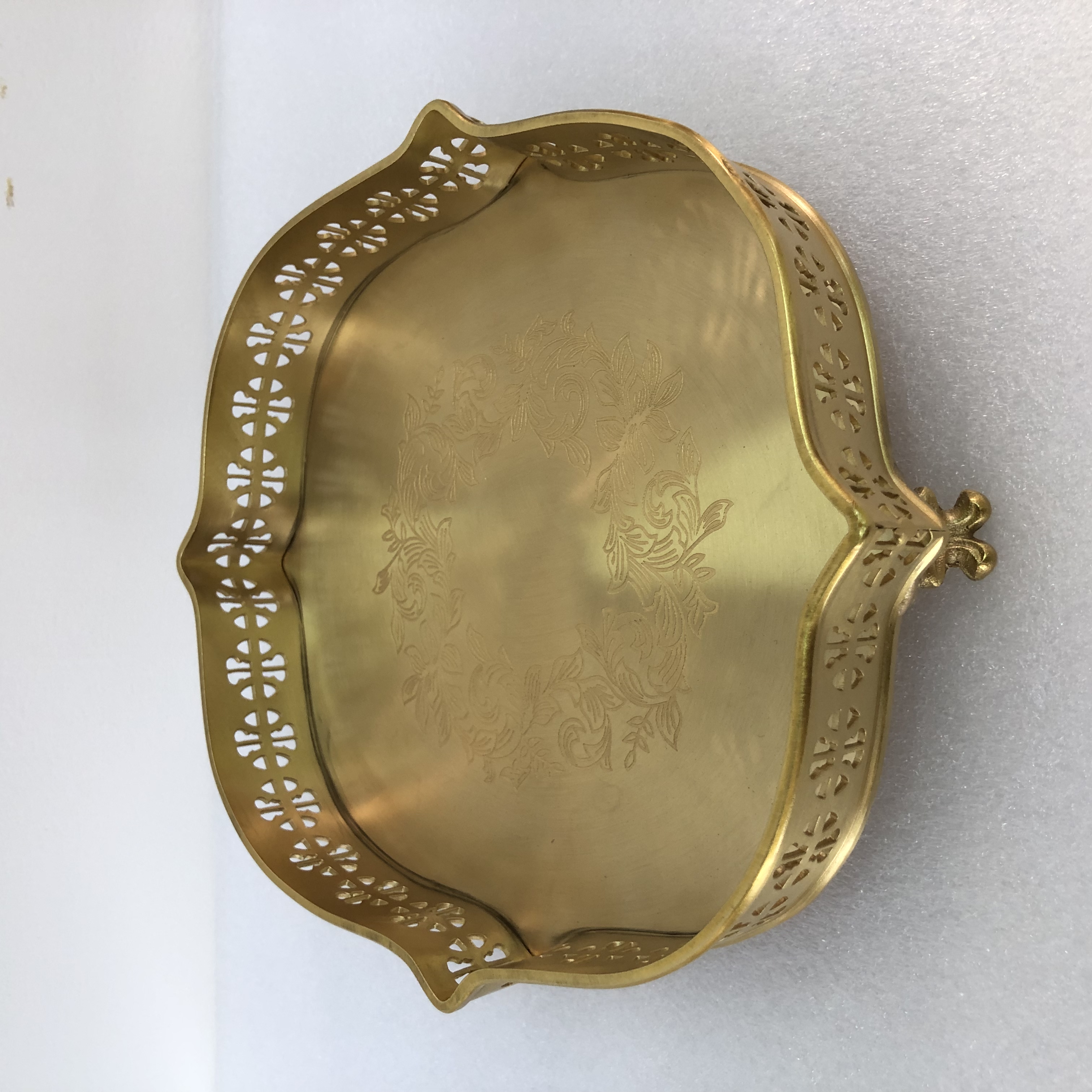 【务美艺术】雕花四角铜盘桌面装饰摆件（09171）