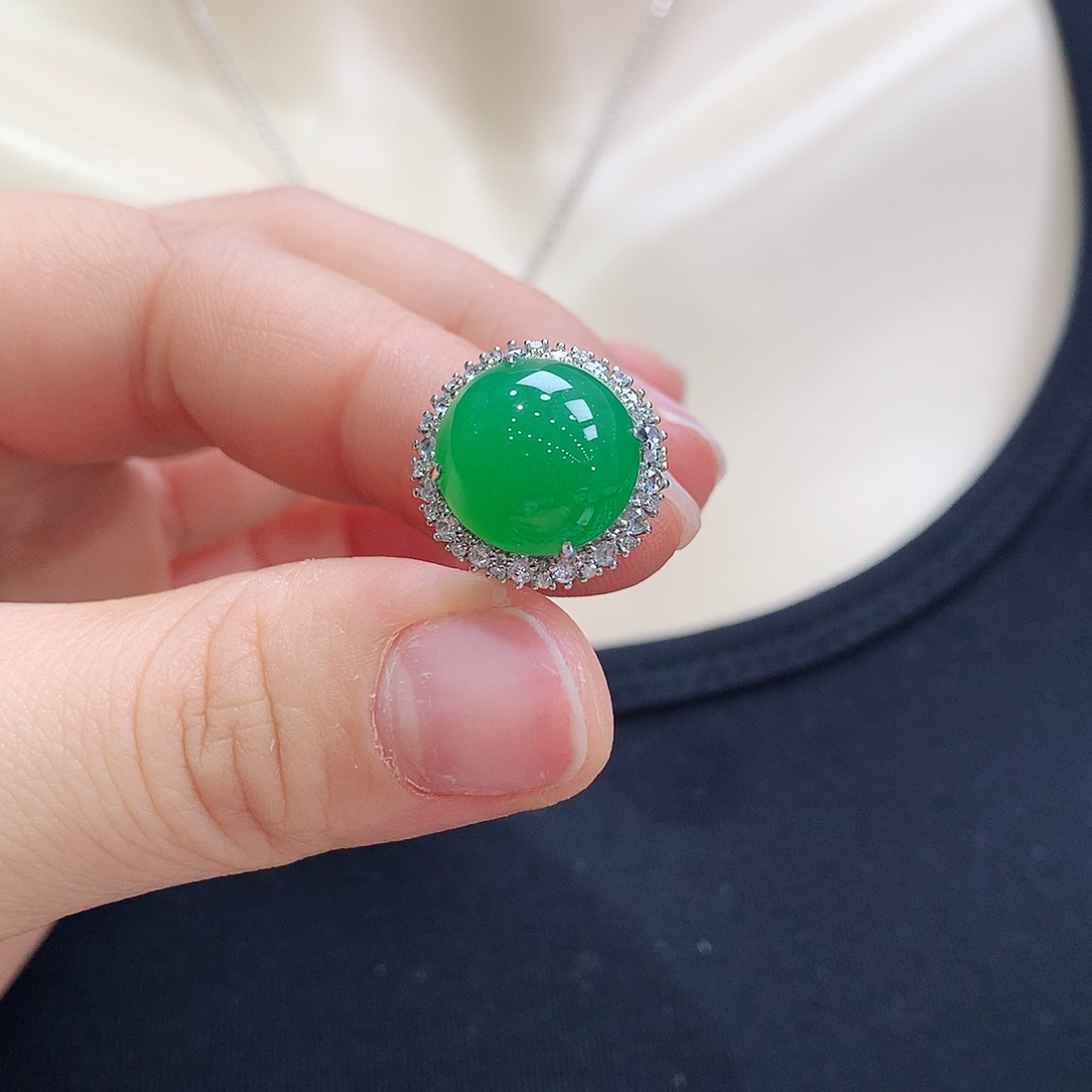 翡翠戒指18K金镶嵌戒指